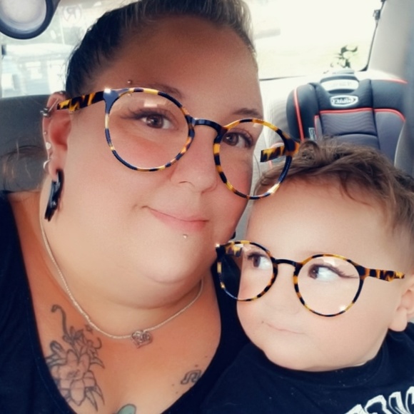 Meet your Posher, Lauren - Picture 3 of 4